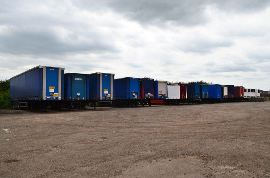 What Type of Trailer Hire Is Best for Transporting Heavy Equipment?